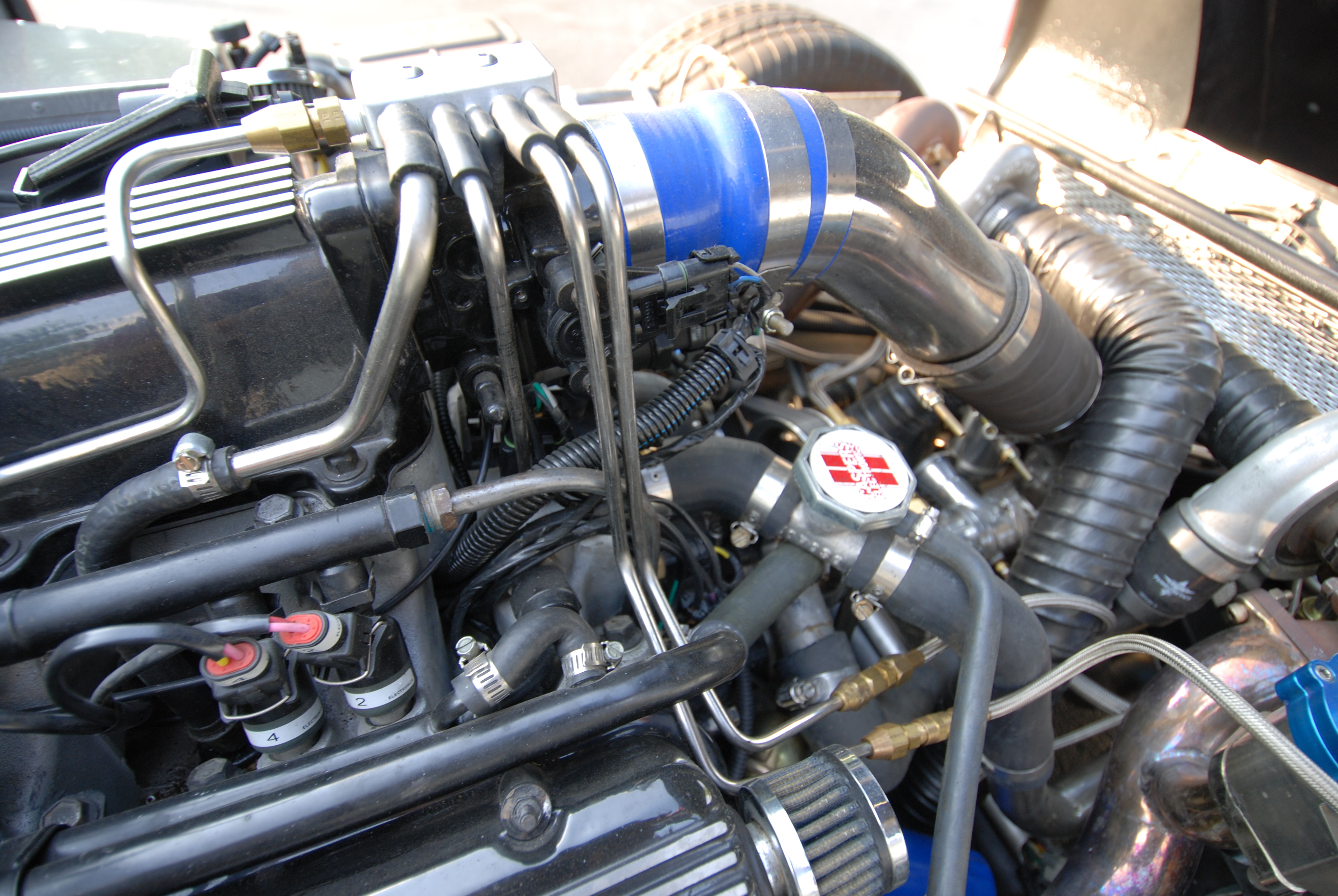 Look at this front corner of the intake: